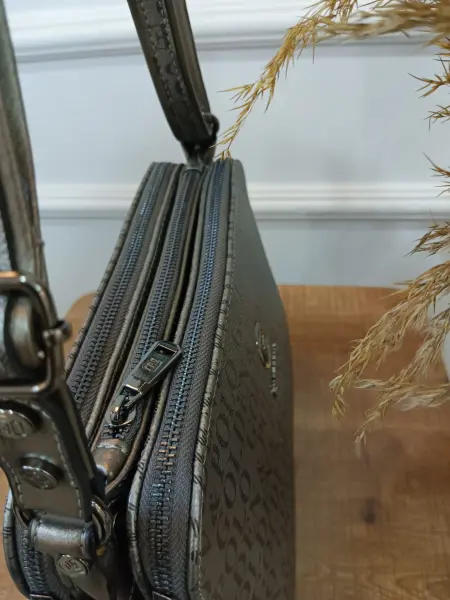 Golden Polo Marka çapraz çanta gri üç bölmeli yazılı