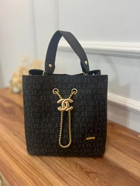Just Polo Marka Kol Çantası siyah Desen yazılı