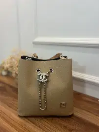 Just Polo Marka Kol Çantası vizon baskılı yazı