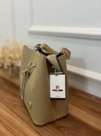 Just Polo Marka Kol Çantası vizon baskılı yazı